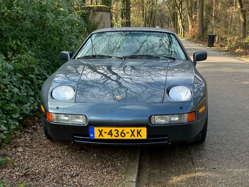 Porsche 928 spotted in Hrymailiv