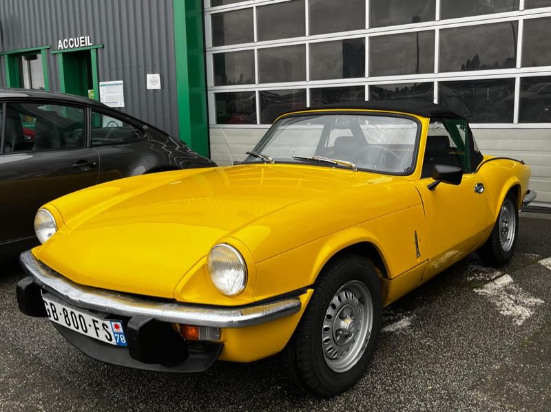 Spitfire MK4 (1973) spotted in Saint-Quentin-en-Yvelines, France