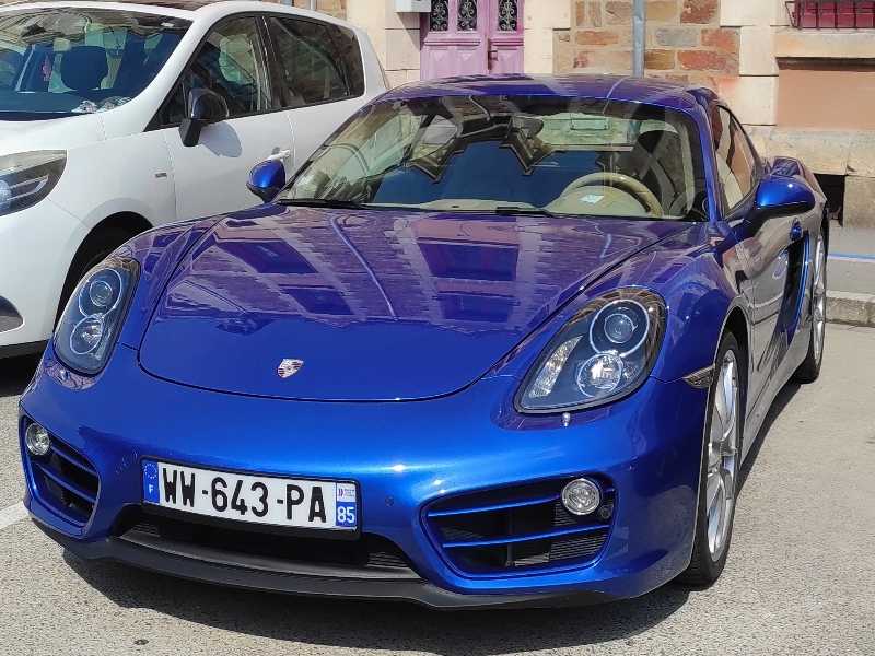 Porsche Cayman spotted in Les Sables-d'Olonne