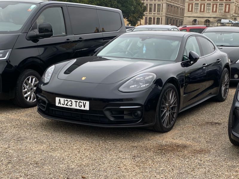 Porsche Panamera spotted in Versailles