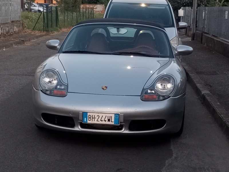 Porsche Boxster spotted in Pavia
