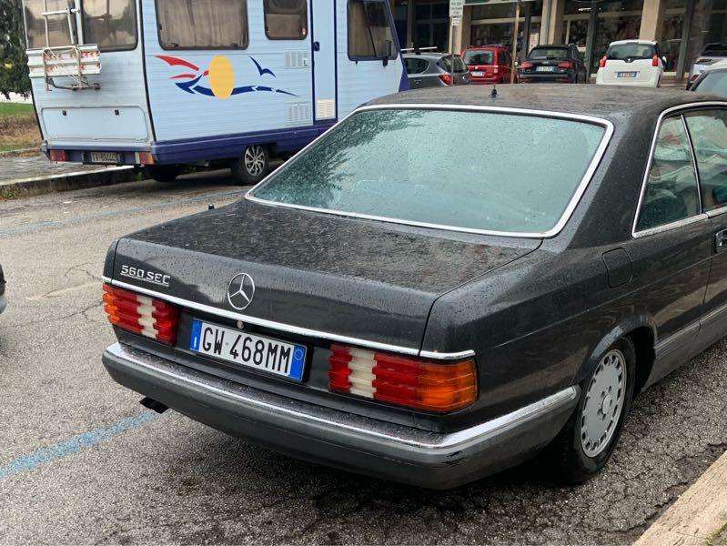 Mercedes-Benz 560 SEC spotted in Sulmona