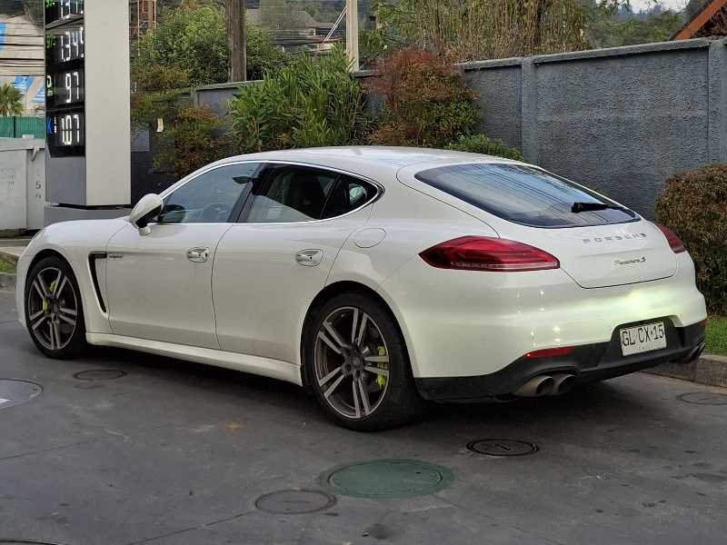 Porsche Panamera (2017) spotted in Concepción, Chile