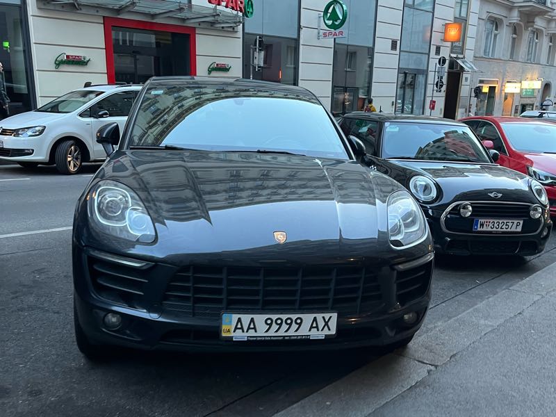 Porsche Macan (2021) spotted in Vienna, Austria