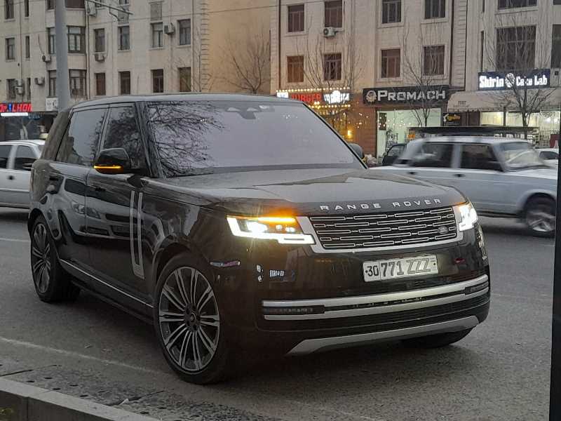 Land Rover Range Rover spotted in Kattaqo’rg’on Shahri