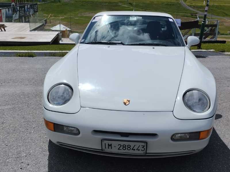Porsche 928 (1991) spotted in Sestriere, Italy