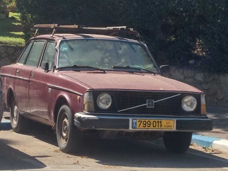 Volvo 240 spotted in Tel Aviv