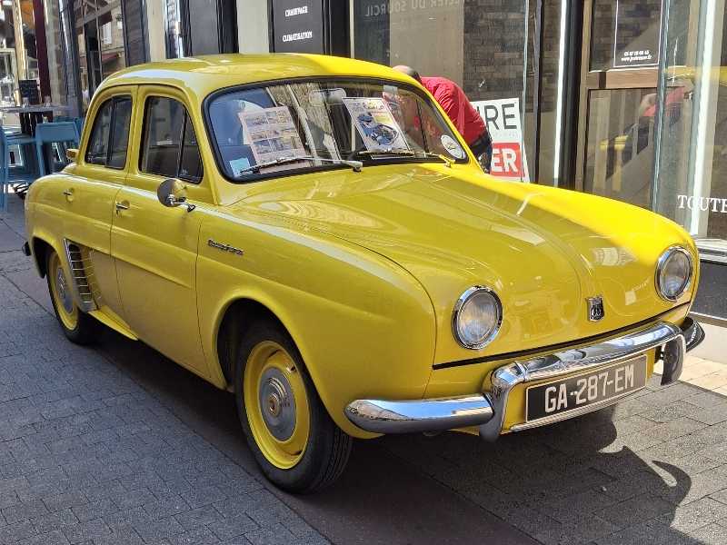 Renault Dauphine spotted in Brive-la-Gaillarde