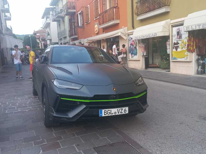Lamborghini Urus (2021) spotted in Verona, Italy