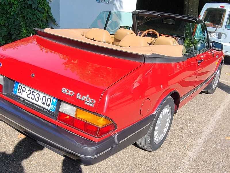 Saab 900 Turbo spotted in Valence