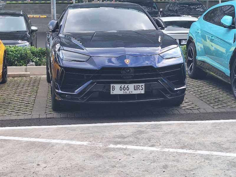 Lamborghini Urus spotted in Mamuju