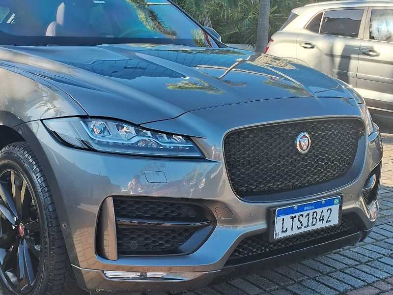 Jaguar F-Pace spotted in Cabo Frio