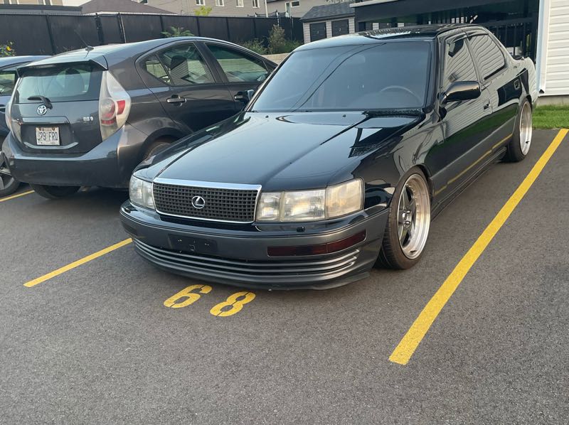 Lexus LS 400 spotted in Montréal