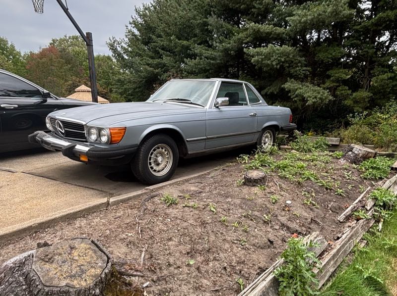 Mercedes-Benz SL-Class (1980) spotted in Akron, United States