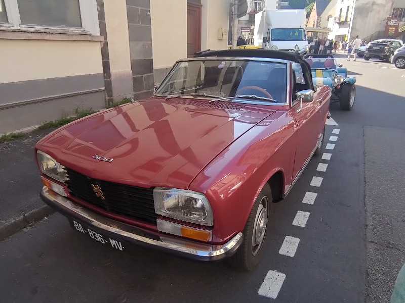 Peugeot 204 spotted in Clermont-Ferrand