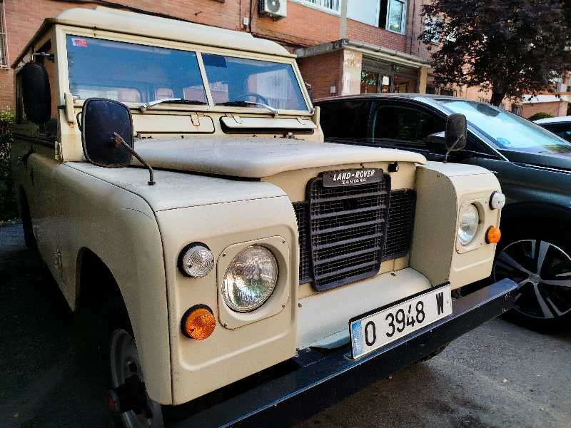 Land Rover Defender spotted in Madrid