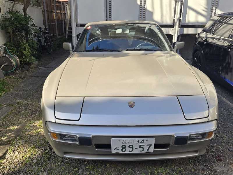 Porsche 944 spotted in Tokyo