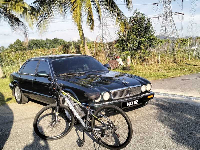 Jaguar XJ6 (1992) spotted in Selayang Municipal Council, Malaysia