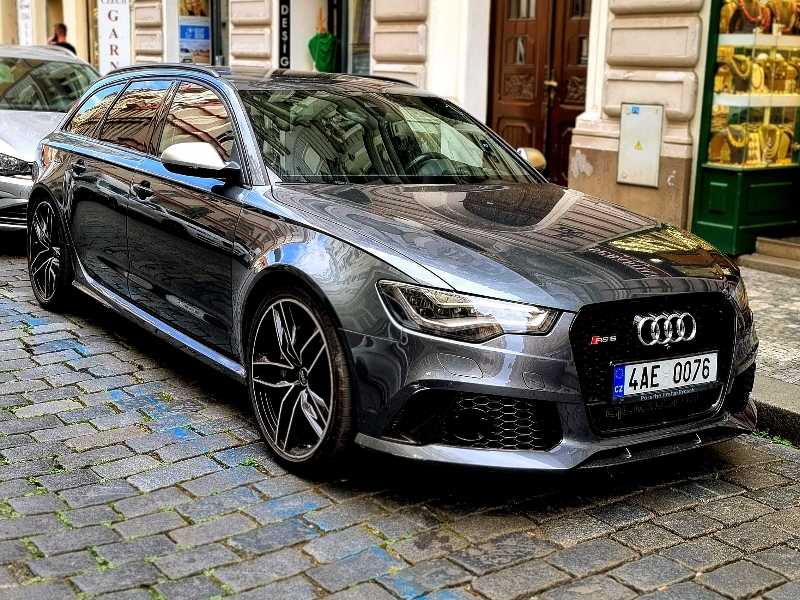 Audi RS6 (2017) spotted in Prague, Czechia