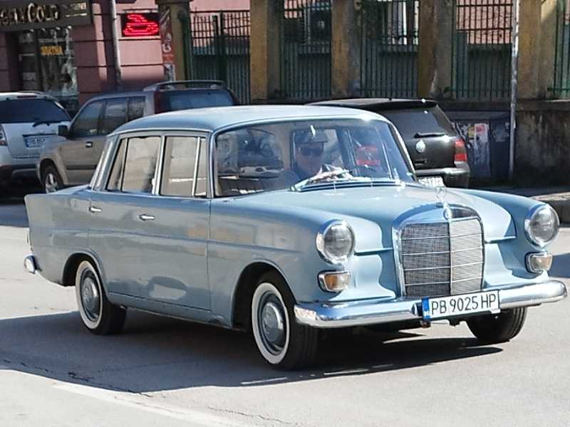 Mercedes-Benz 190 spotted in Karlovo