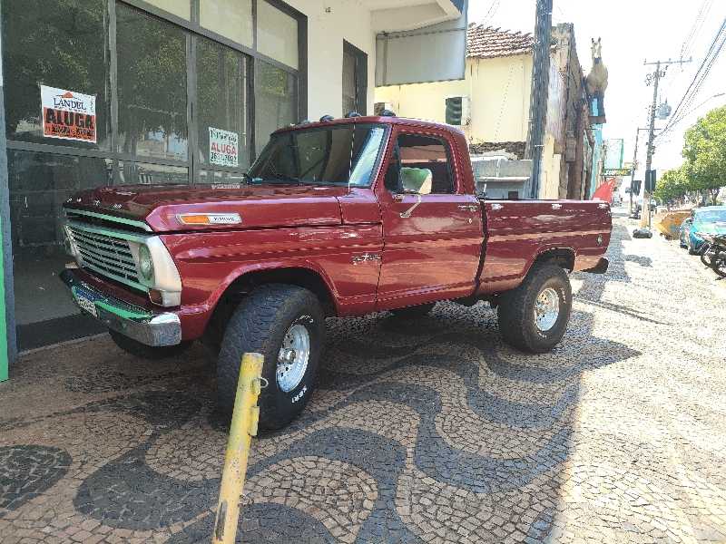 Ford F-100 spotted in Jales