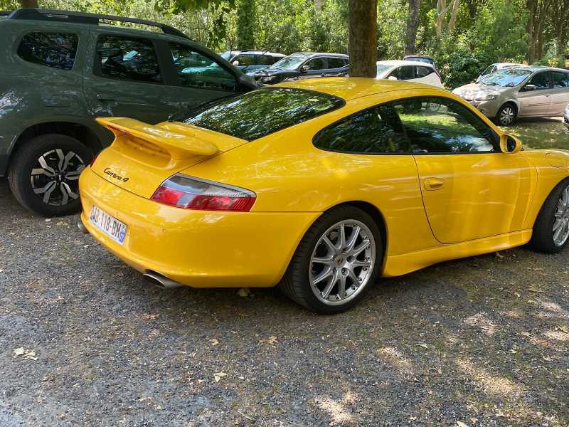 Porsche 911 Carrera 4 spotted in Arcachon