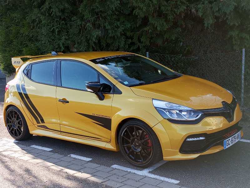 Renault Clio RS spotted in Strasbourg