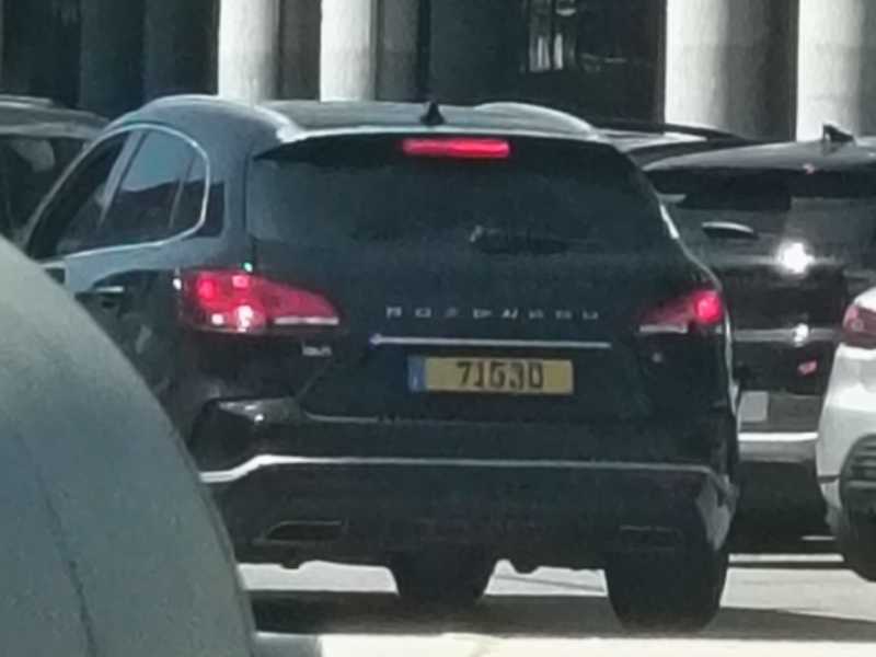 Porsche Macan (2021) spotted in Bari, Italy