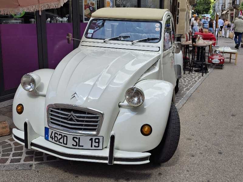 Citroën 2CV spotted in Brive-la-Gaillarde
