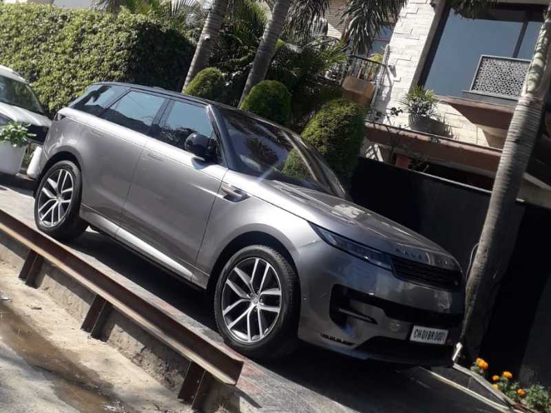 Land Rover Range Rover Sport (2022) spotted in Sahibzada Ajit Singh Nagar, India