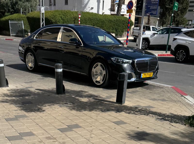 Mercedes-Benz S-Class spotted in Petaẖ Tiqva