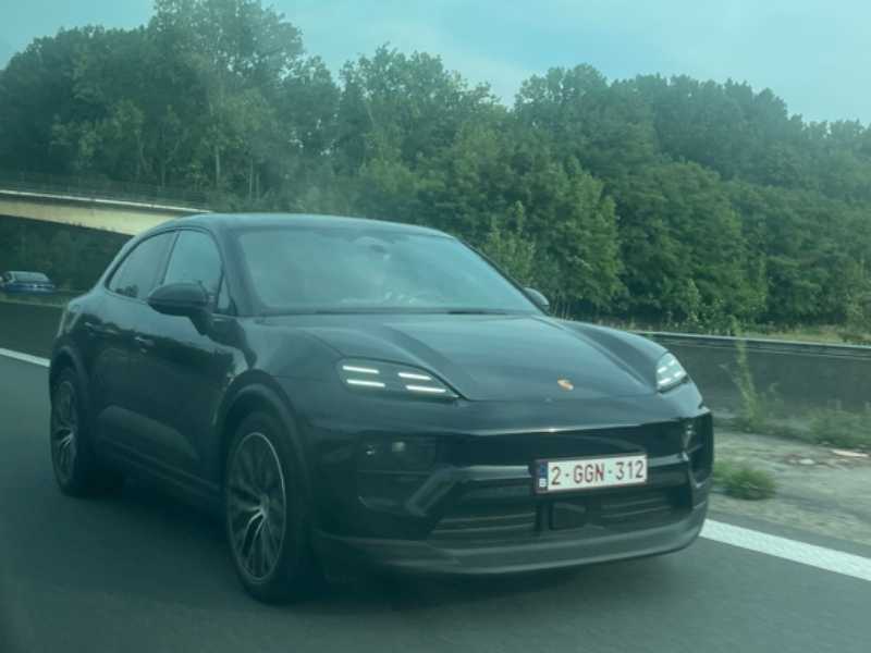 Porsche Macan (2023) spotted in Gent, Belgium