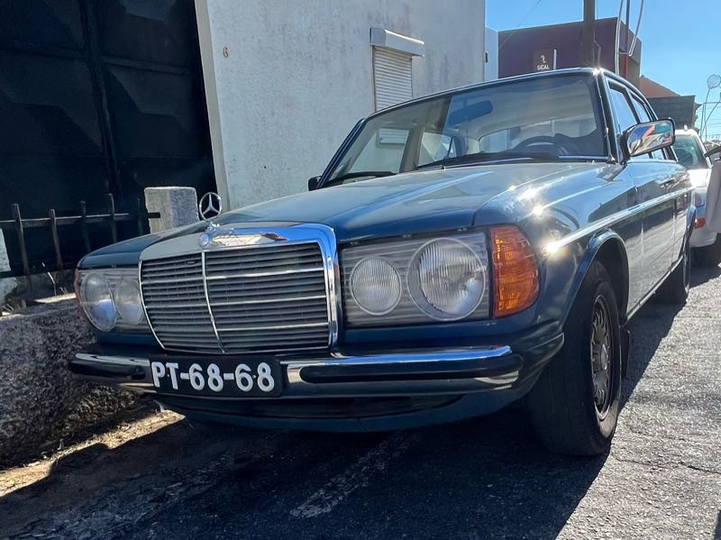 Mercedes-Benz W123 spotted in Aveiro