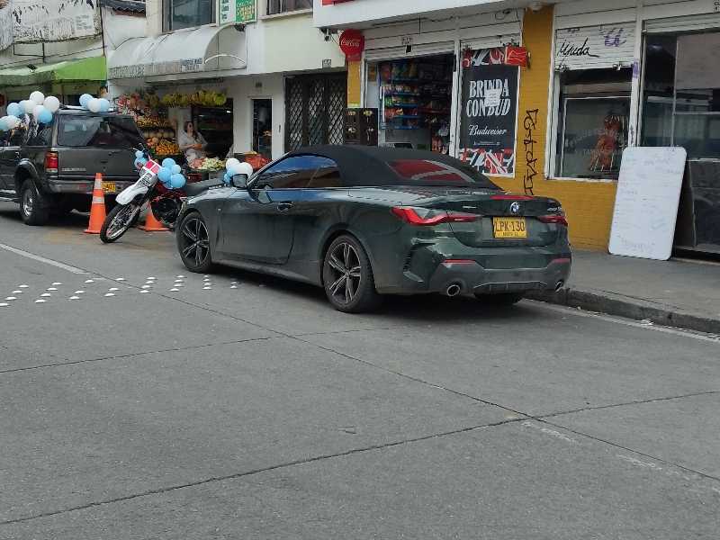 BMW 4 Series (2022) spotted in Bogotá, Colombia