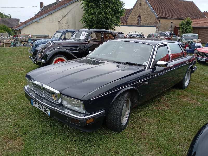 Jaguar XJ-S (1982) spotted in Charleville, France