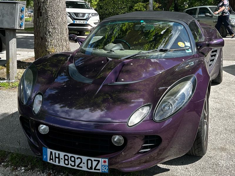 Lotus Elise spotted in Blois