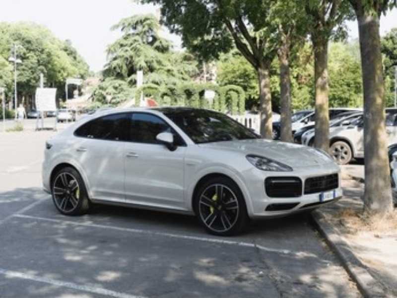 Porsche Cayenne Turbo spotted in Los Angeles