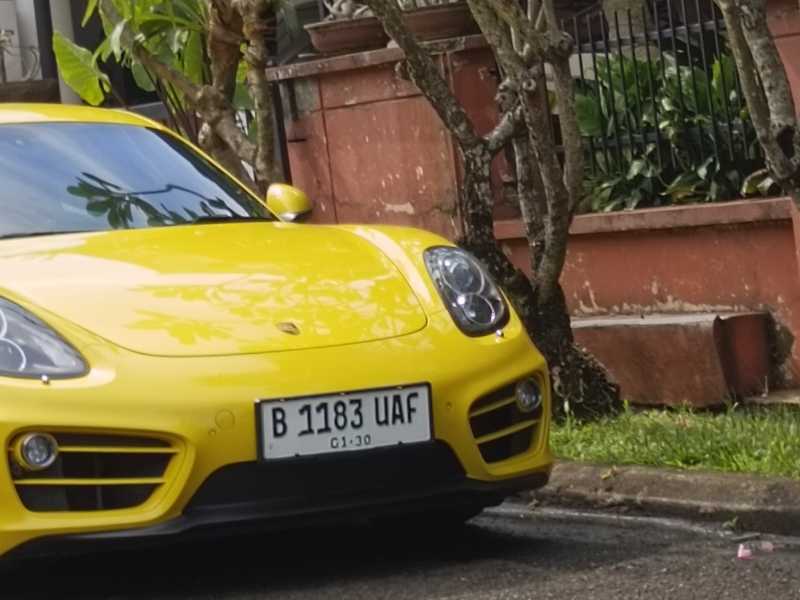 Porsche Cayman (2014) spotted in South Tangerang, Indonesia