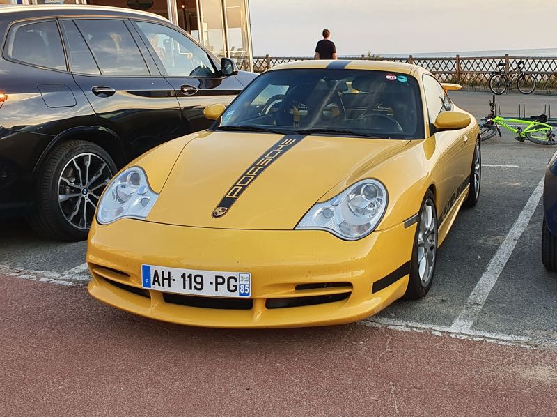 Porsche 911 Carrera spotted in Les Sables-d'Olonne