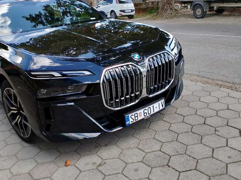 BMW 7 Series (2022) spotted in Slavonski Brod, Croatia