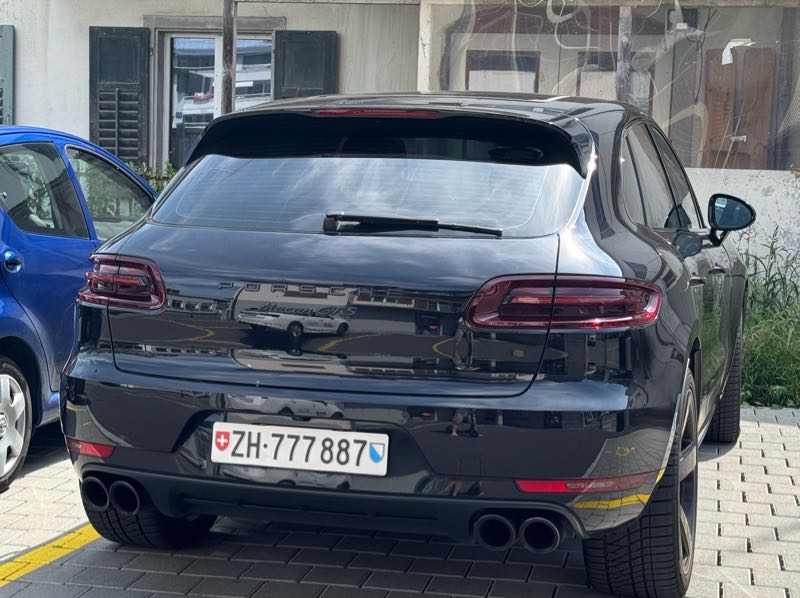 Porsche Macan S spotted in Jona