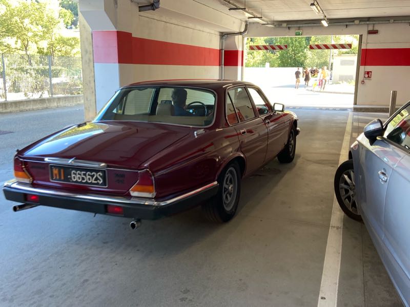 Jaguar XJ6 spotted in Aosta