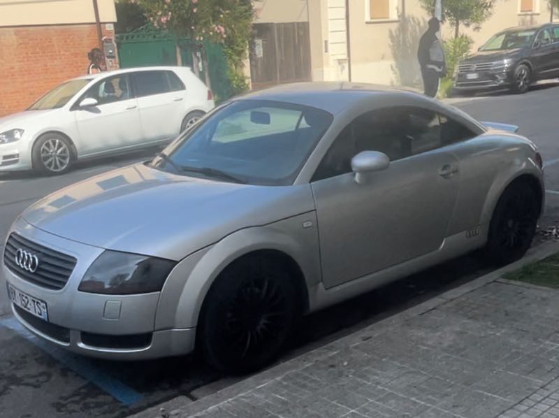 Audi TT (2001) spotted in Pisa, Italy