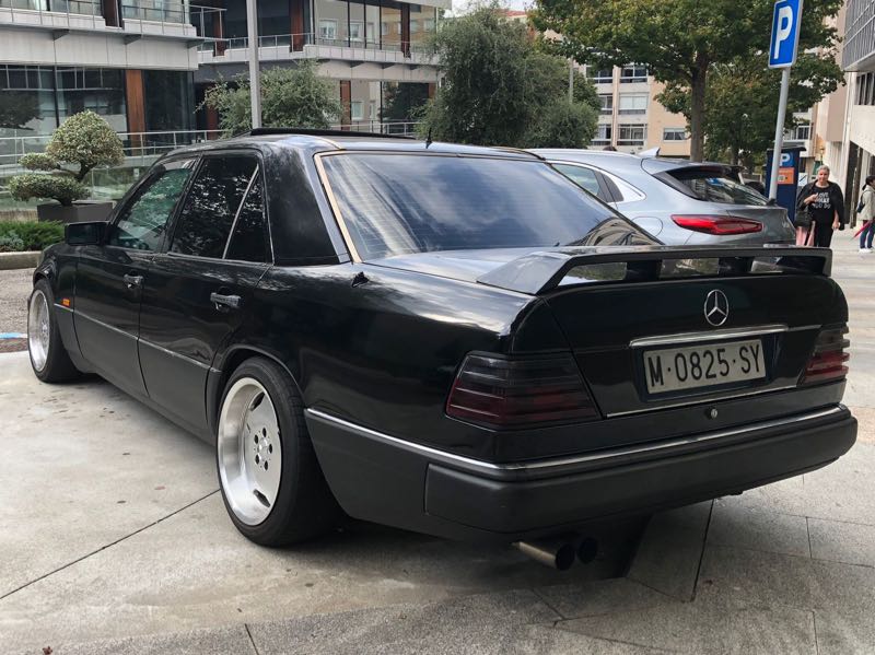 Mercedes-Benz W124 spotted in Vigo