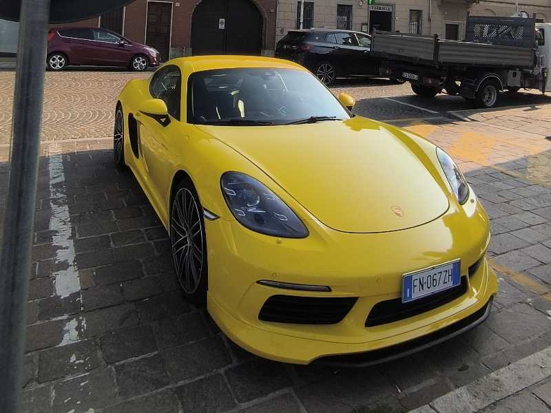 Porsche 718 Cayman spotted in Pavia