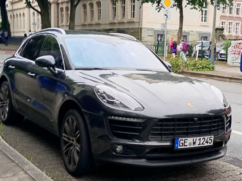 Porsche Macan (2021) spotted in Gelsenkirchen, Germany