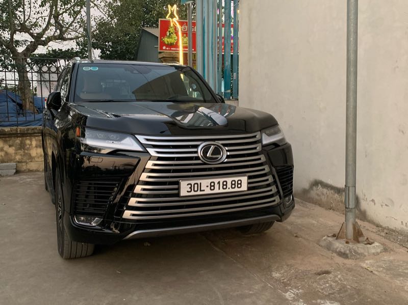 Lexus LX spotted in Hanoi