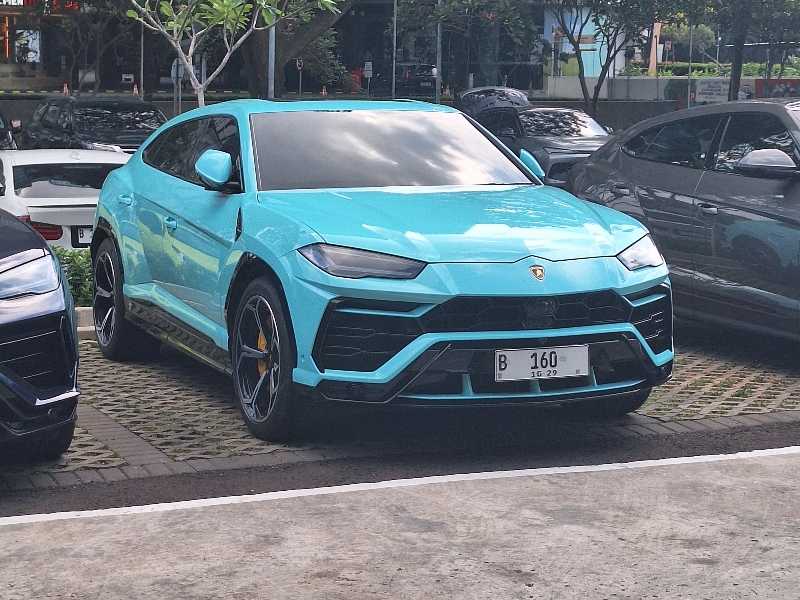 Lamborghini Urus spotted in Mamuju