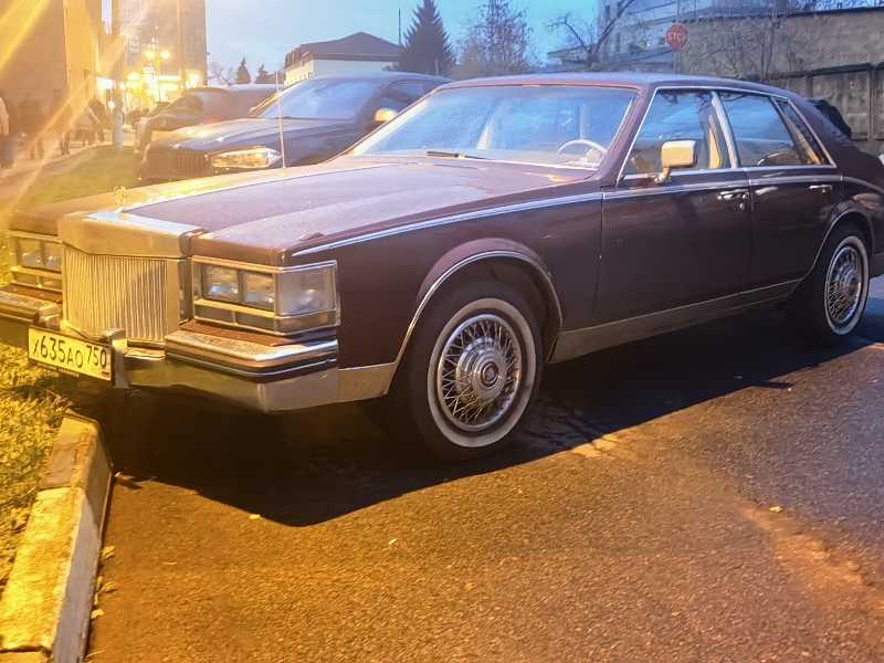 Cadillac Seville spotted in Moscow