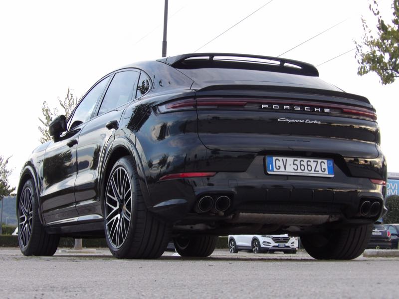 Porsche Cayenne Turbo spotted in Pescara